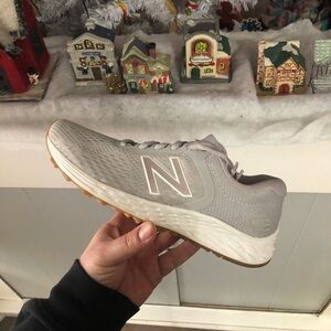 Women’s New Balance Fresh Foam Arishi Grey White size 7.5